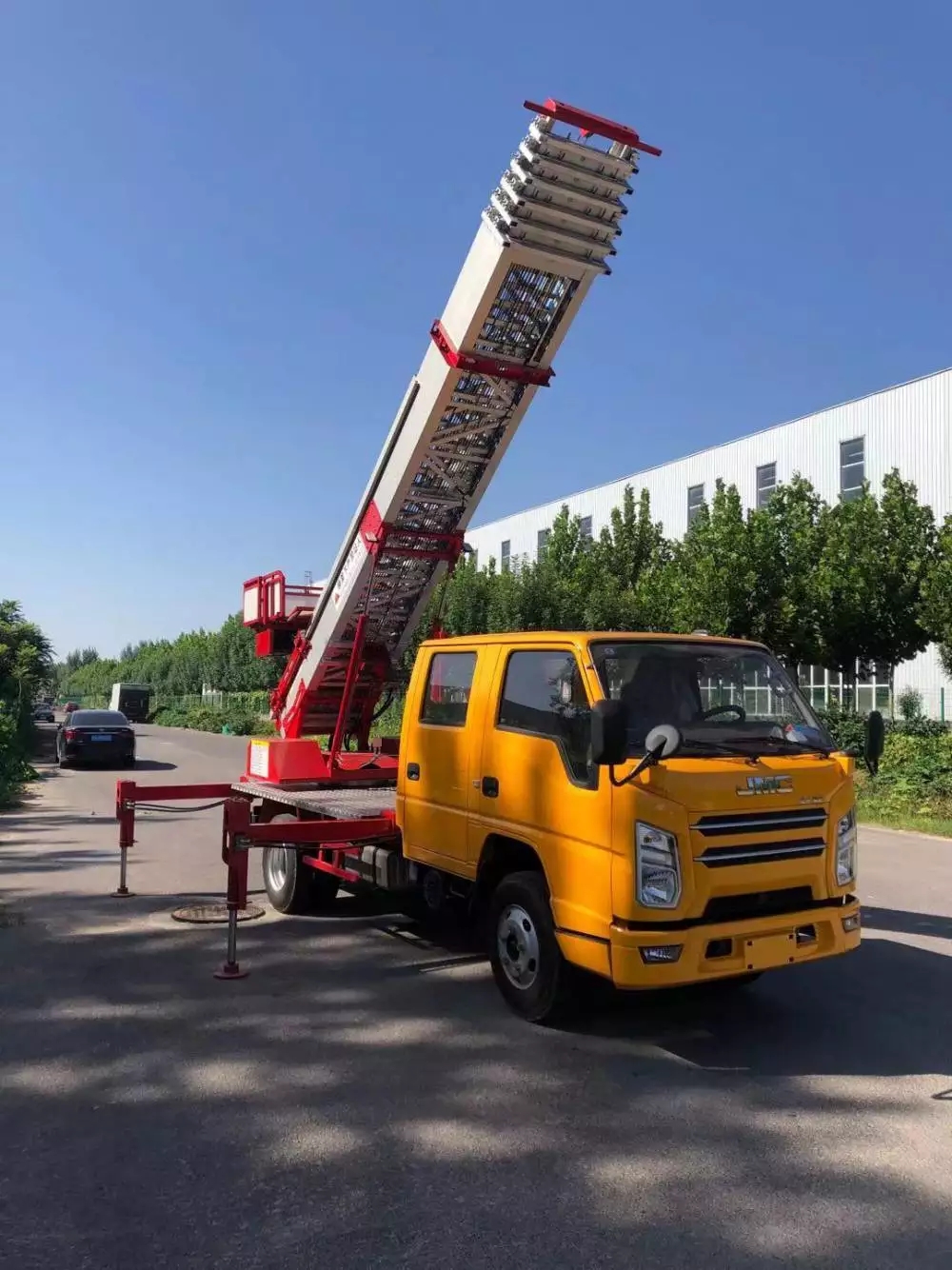 衢州衢江附近的云梯车出租服务：轻松解决高空作业需求